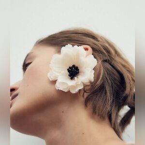 Zara | Accessories | Zara Textured Metal Floral Hair Tie  display picture 3